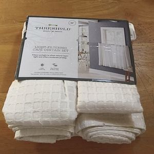 Threshold light filtering cafe curtain set